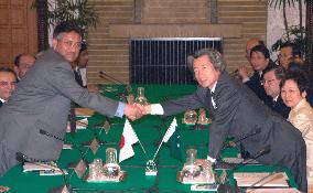 (1)Koizumi, Musharraf to fortify economic, security ties